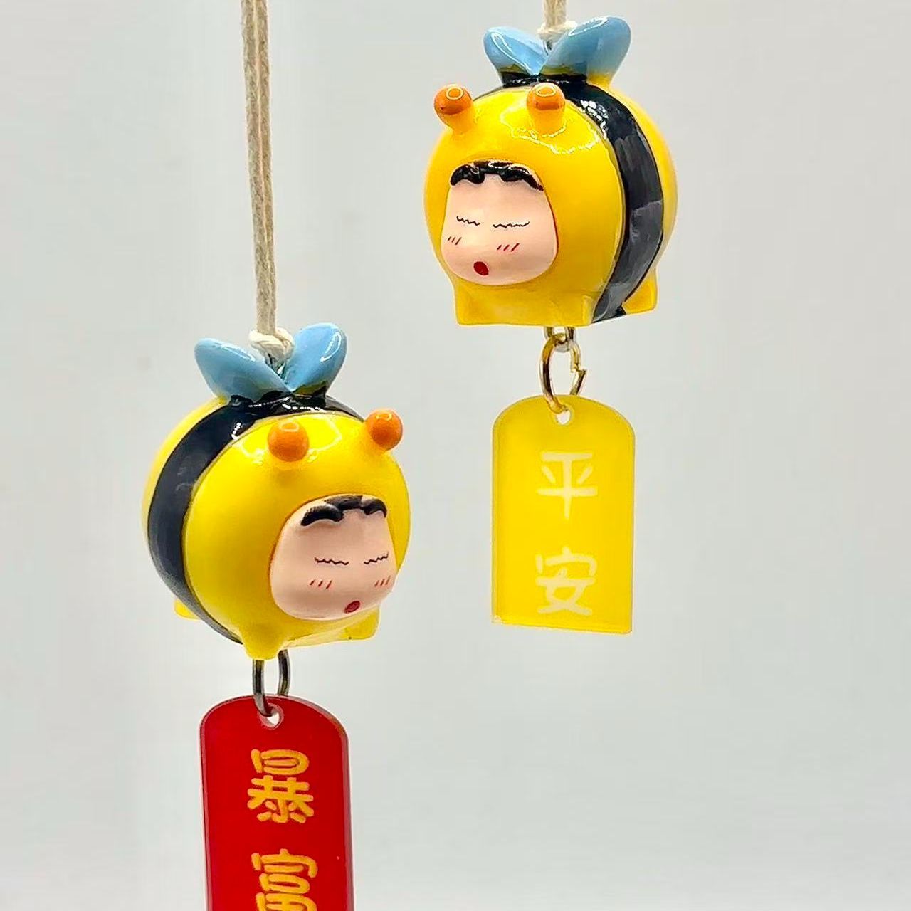 Car Accessories Hanging - Crayon Shin-chan Bee Cosplay Figuur Auto